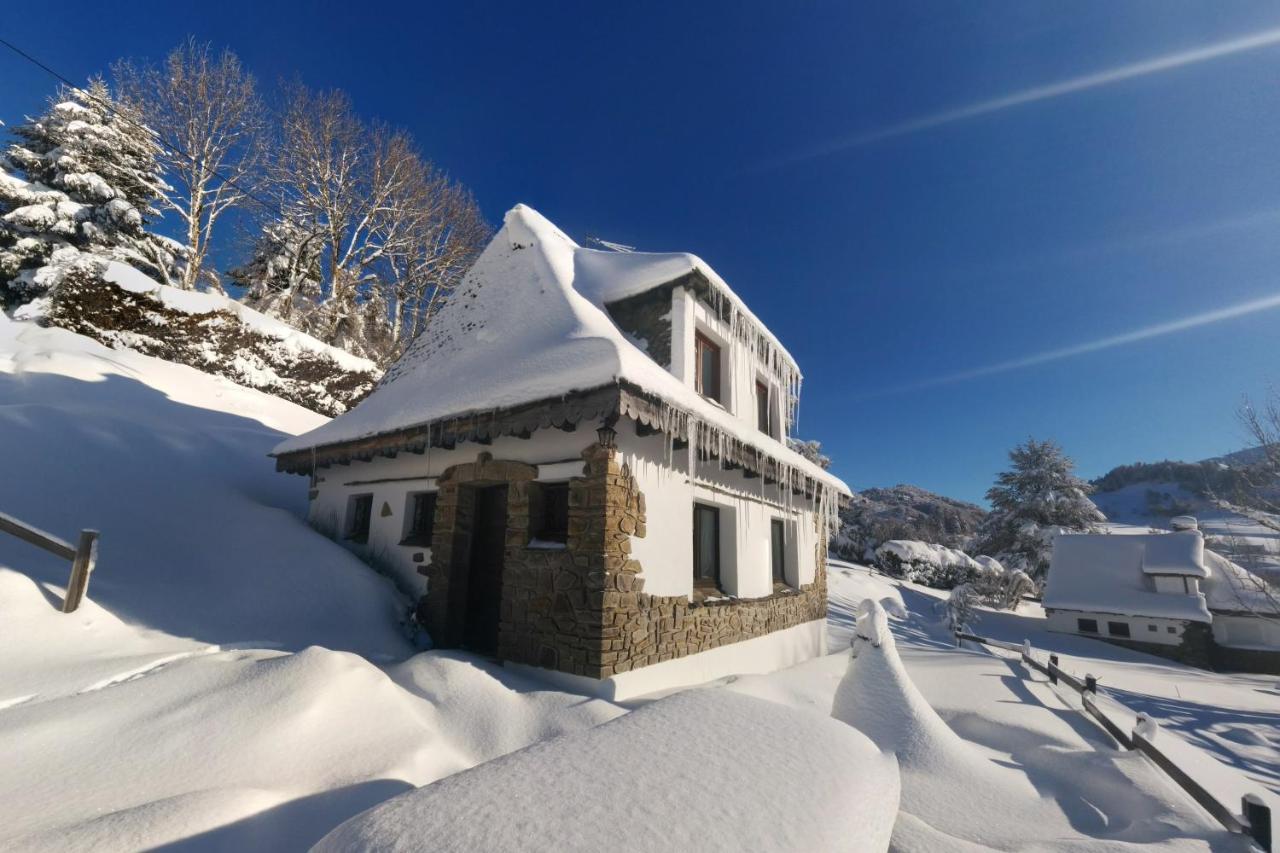 Chalet Avec Vue Panoramique Sur Le Plomb Du Cantal Vila Saint-Jacques-des-Blats Exterior foto